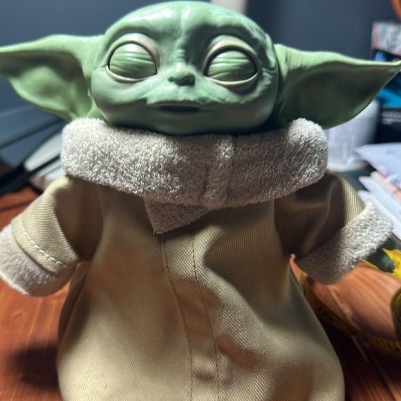 Star Wars Toys Star Wars Yoda Mechanical 8 Inch And An About And 9 2 Inch Stuffed Yoda